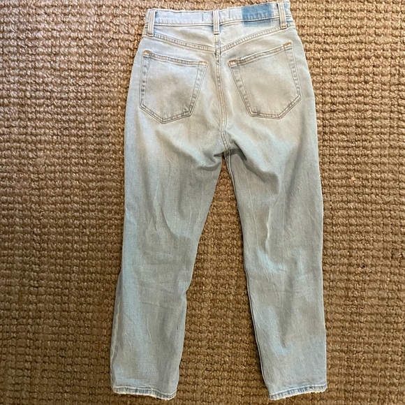[SOLD] Abercrombie and Fitch high rise straight leg ankle short jeans - Picture 6 of 6